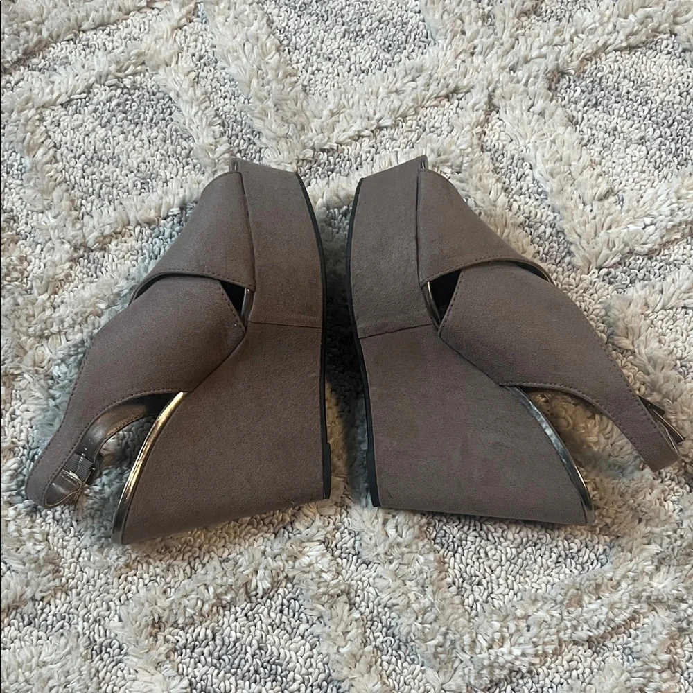 Material Girl Women's taupe Platform Sandals